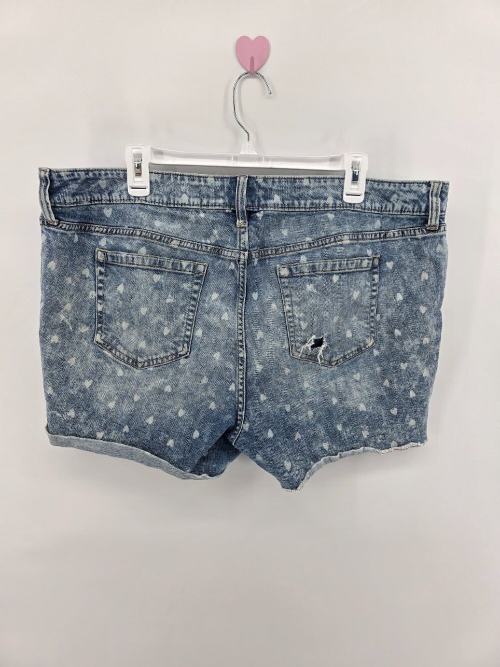 Torrid Light Wash Heart Print Distressed Denim Shorts – Size 20 - Picture 7 of 8